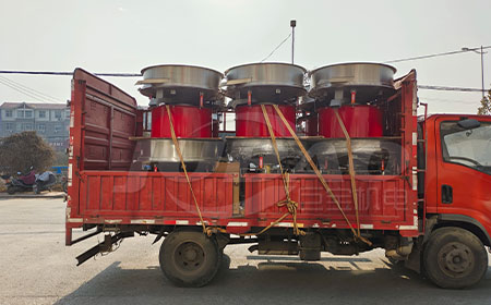 貴州客戶定制漿液篩裝車完畢，準(zhǔn)備發(fā)貨